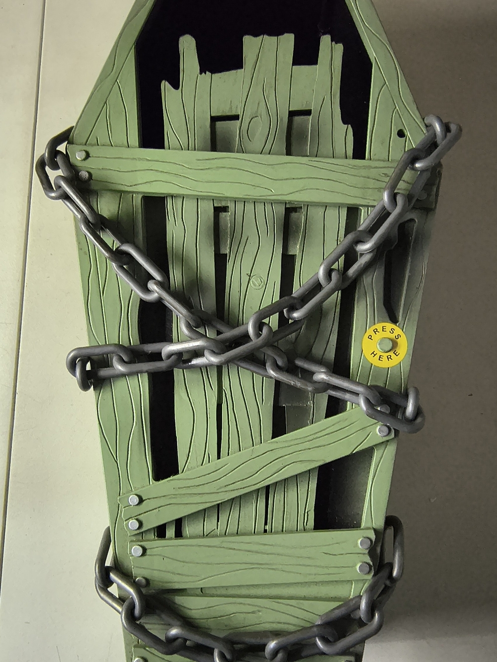 Gemmy 18" Coffin With Screaming Zombie Animation